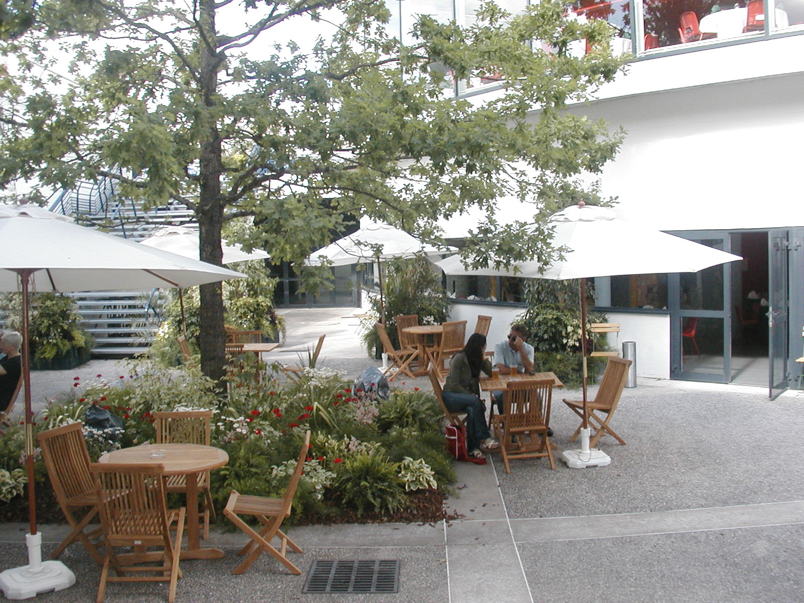 salle extérieur terrasse Antarès Le Mans